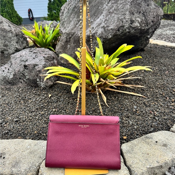 Henri Bendel NWT $278 Uptown Clutch Wallet on Chain Burgundy Leather Gold Chain